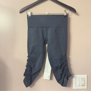 Lululemon Awakening Crop *Taryn Toomey Collection 17" Navy Blue Women Size 4